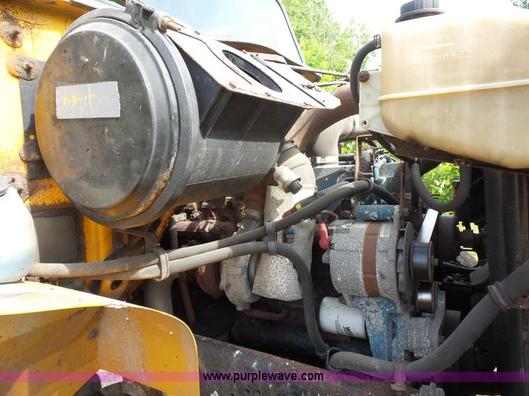 image for item K1739 2000 International 4900 dump truck