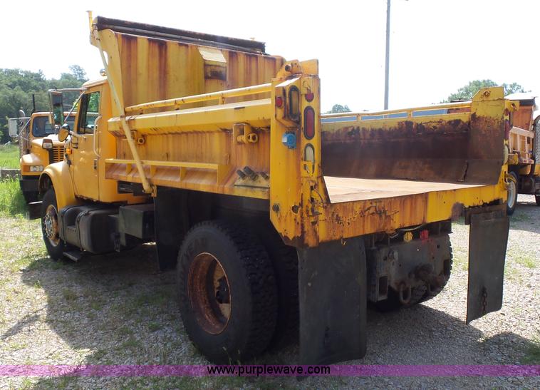 image for item K1740 2002 International 4900 dump truck
