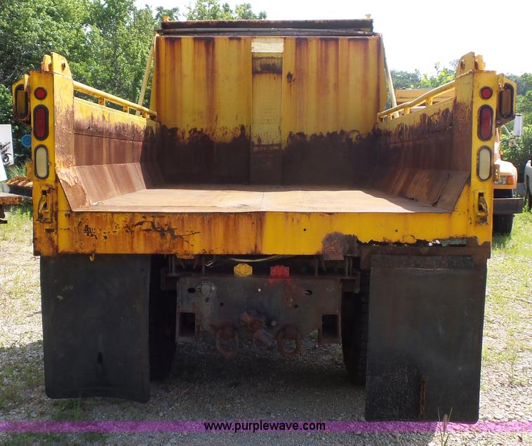 image for item K1740 2002 International 4900 dump truck