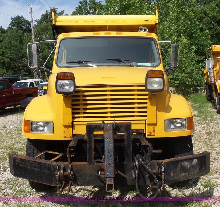 image for item K1740 2002 International 4900 dump truck