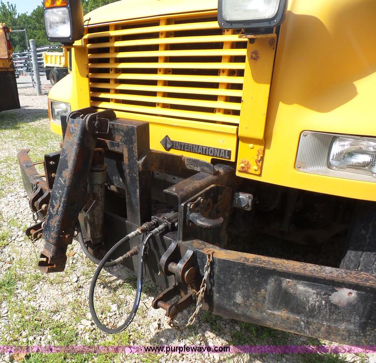 image for item K1740 2002 International 4900 dump truck