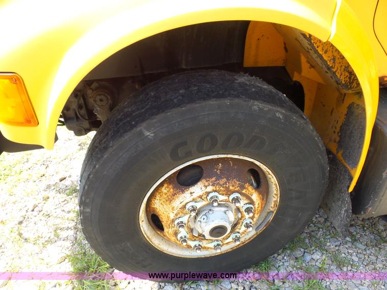 image for item K1740 2002 International 4900 dump truck