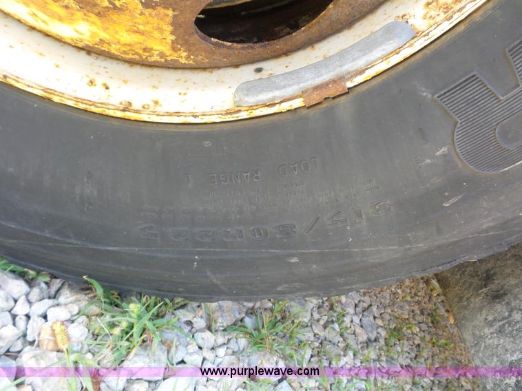 image for item K1740 2002 International 4900 dump truck