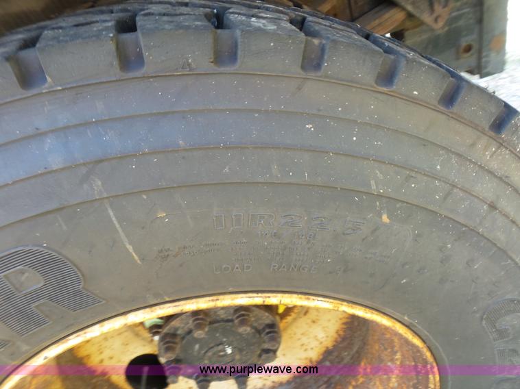 image for item K1740 2002 International 4900 dump truck