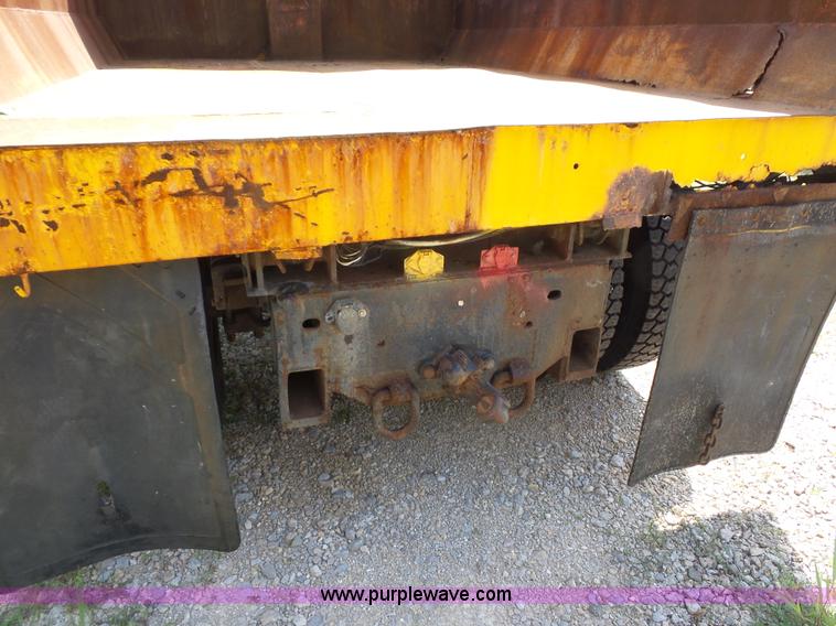 image for item K1740 2002 International 4900 dump truck