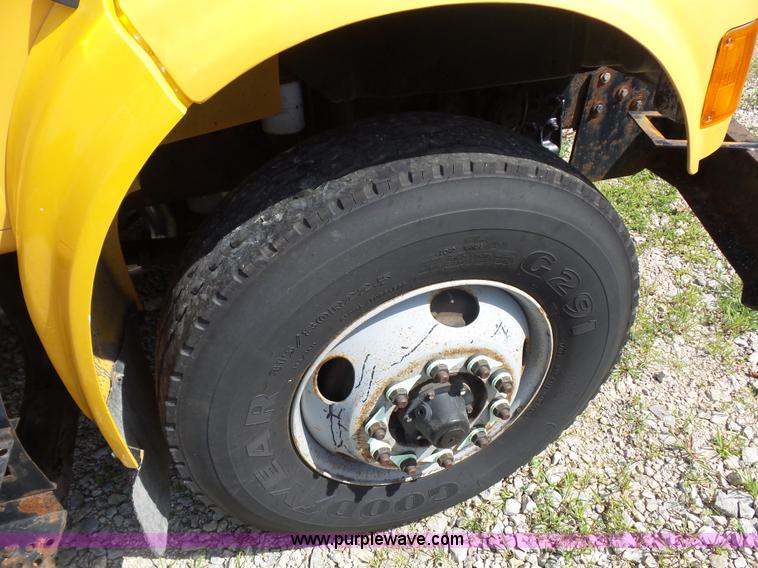 image for item K1740 2002 International 4900 dump truck