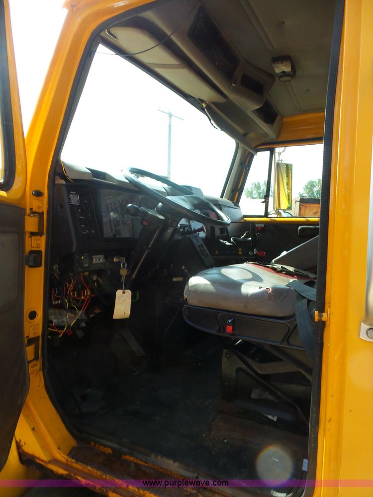 image for item K1740 2002 International 4900 dump truck