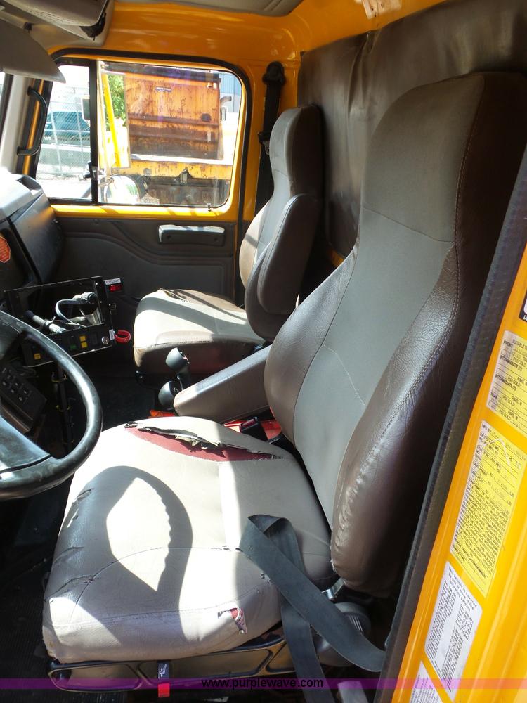 image for item K1740 2002 International 4900 dump truck