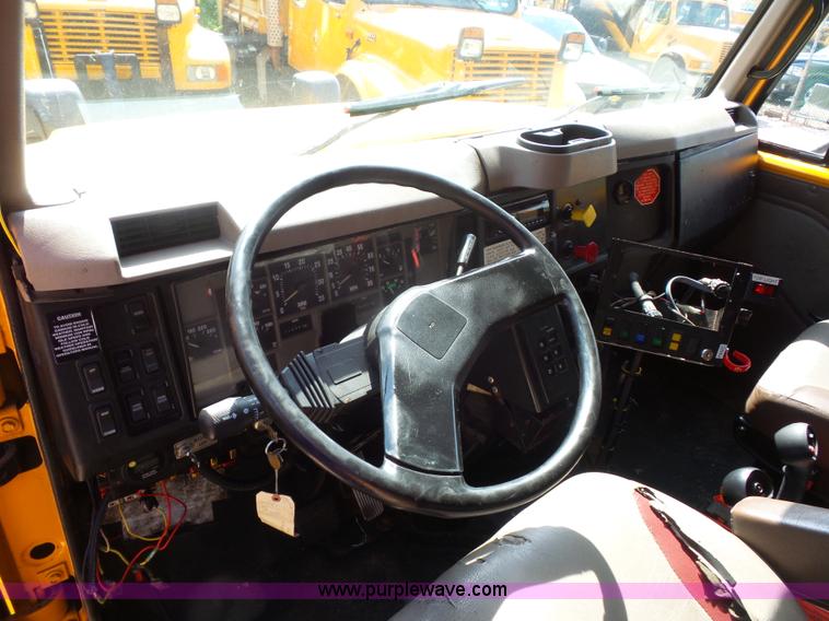 image for item K1740 2002 International 4900 dump truck