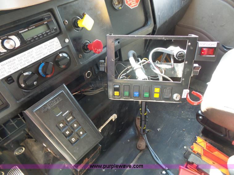 image for item K1740 2002 International 4900 dump truck