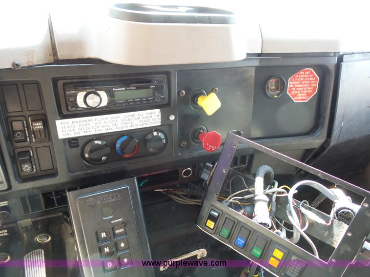 image for item K1740 2002 International 4900 dump truck