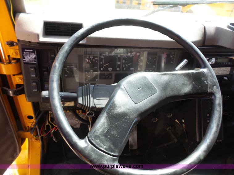 image for item K1740 2002 International 4900 dump truck