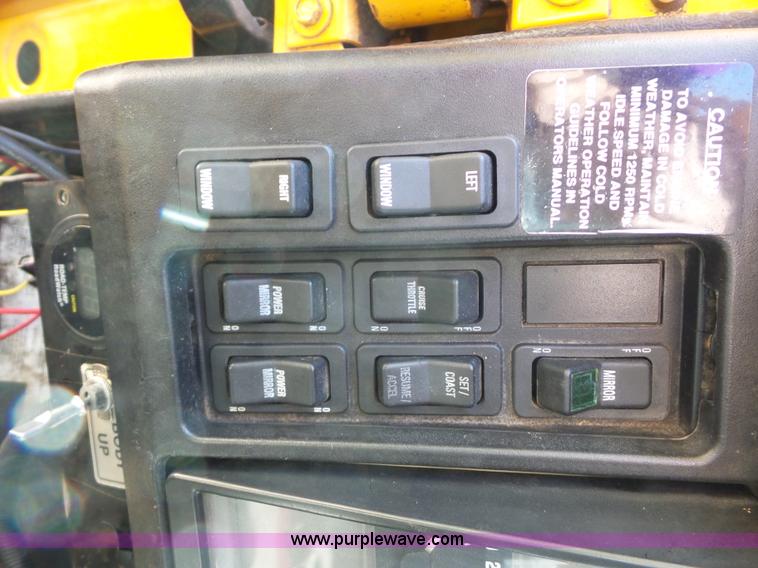 image for item K1740 2002 International 4900 dump truck