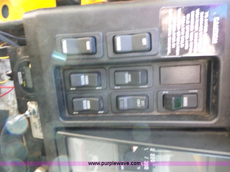 image for item K1740 2002 International 4900 dump truck