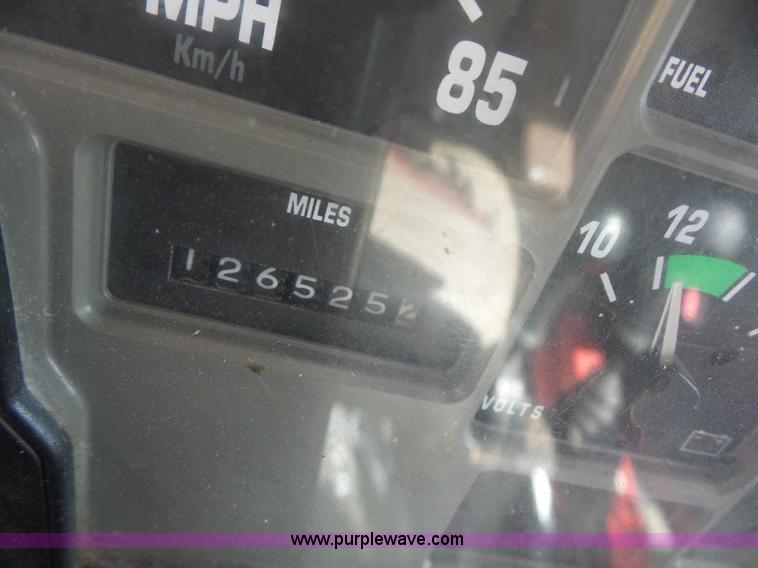 image for item K1740 2002 International 4900 dump truck