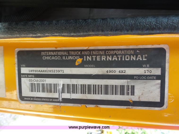 image for item K1740 2002 International 4900 dump truck