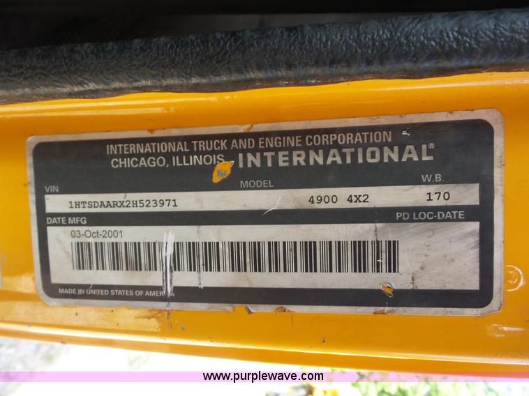 image for item K1740 2002 International 4900 dump truck