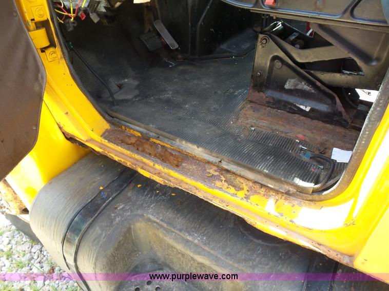 image for item K1740 2002 International 4900 dump truck