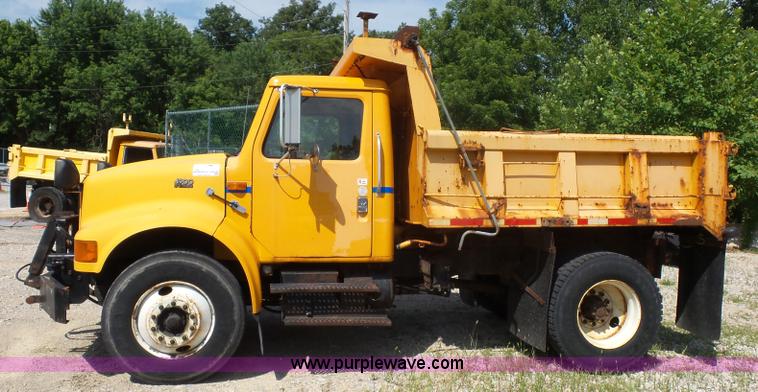 image for item K1741 1997 International 4900 dump truck