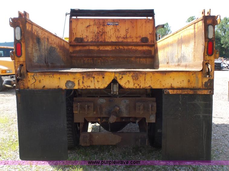 image for item K1741 1997 International 4900 dump truck