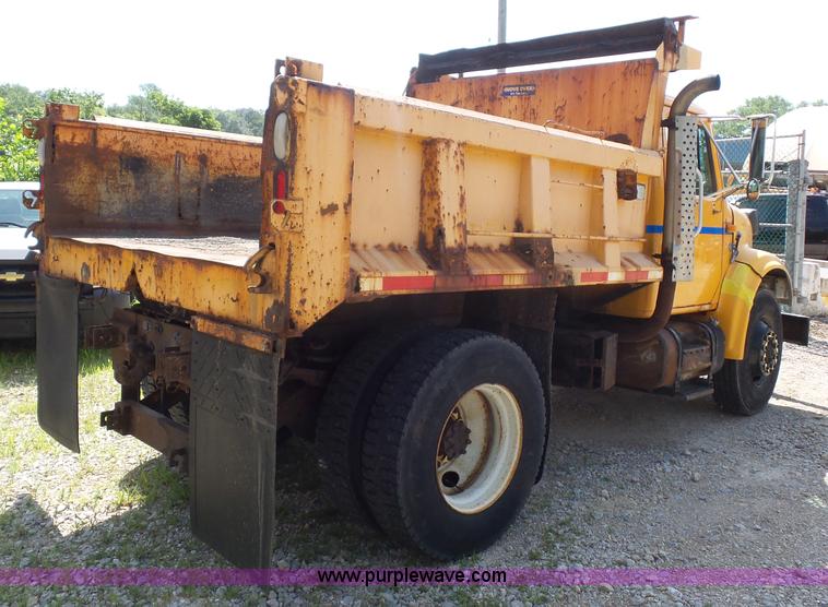 image for item K1741 1997 International 4900 dump truck