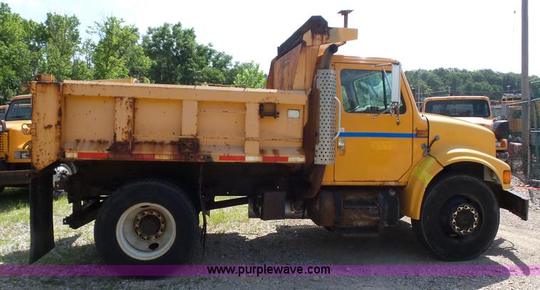 image for item K1741 1997 International 4900 dump truck