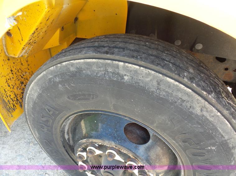 image for item K1741 1997 International 4900 dump truck