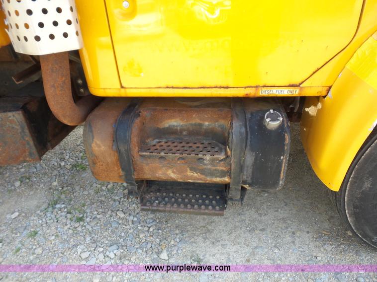 image for item K1741 1997 International 4900 dump truck