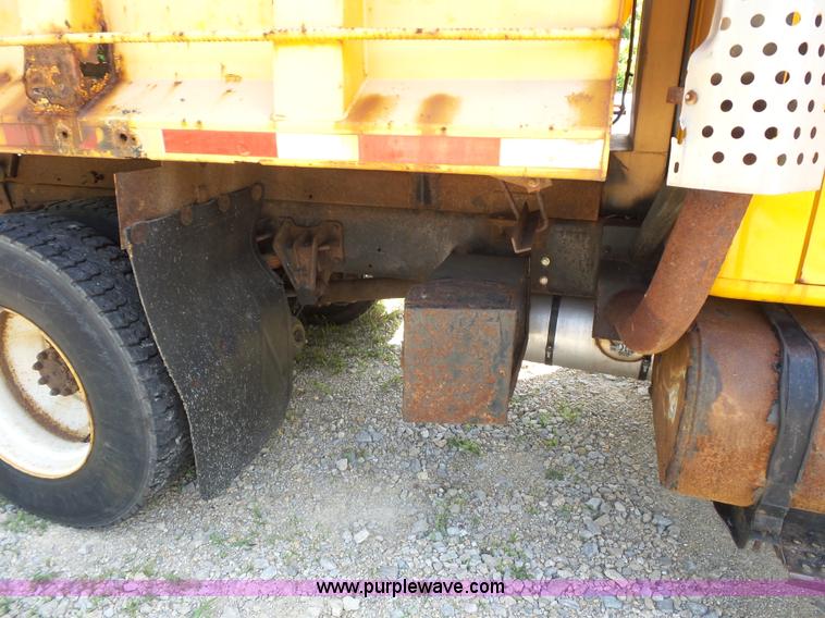 image for item K1741 1997 International 4900 dump truck