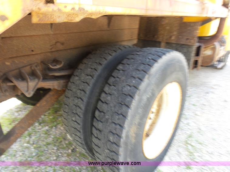 image for item K1741 1997 International 4900 dump truck