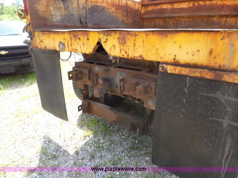 image for item K1741 1997 International 4900 dump truck