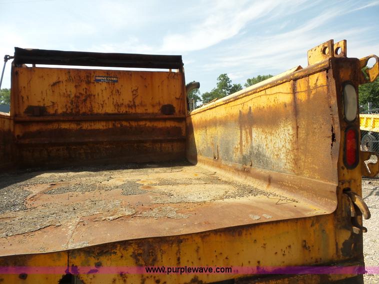 image for item K1741 1997 International 4900 dump truck