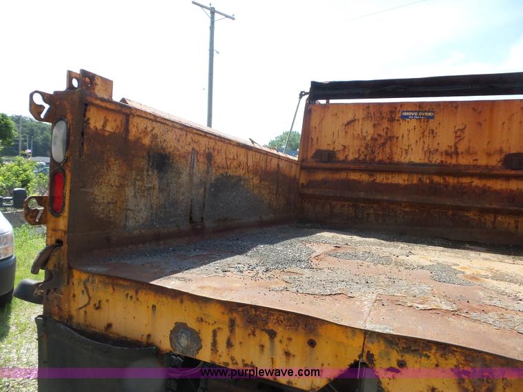 image for item K1741 1997 International 4900 dump truck