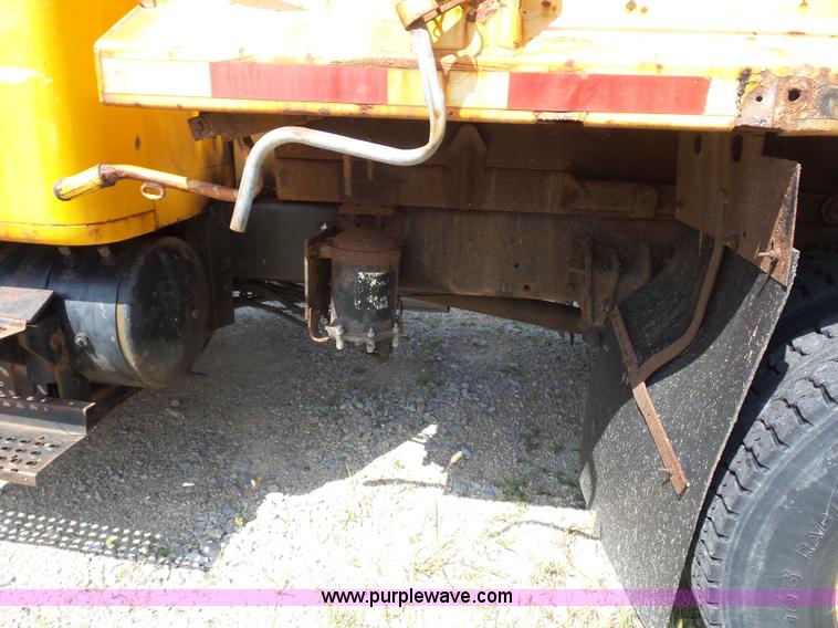 image for item K1741 1997 International 4900 dump truck