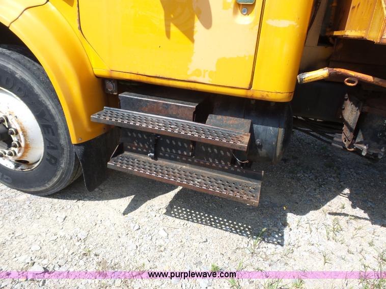 image for item K1741 1997 International 4900 dump truck