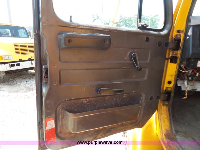 image for item K1741 1997 International 4900 dump truck