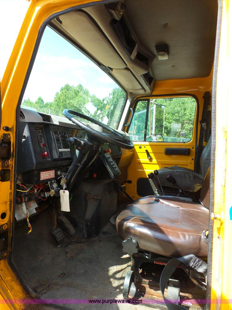 image for item K1741 1997 International 4900 dump truck