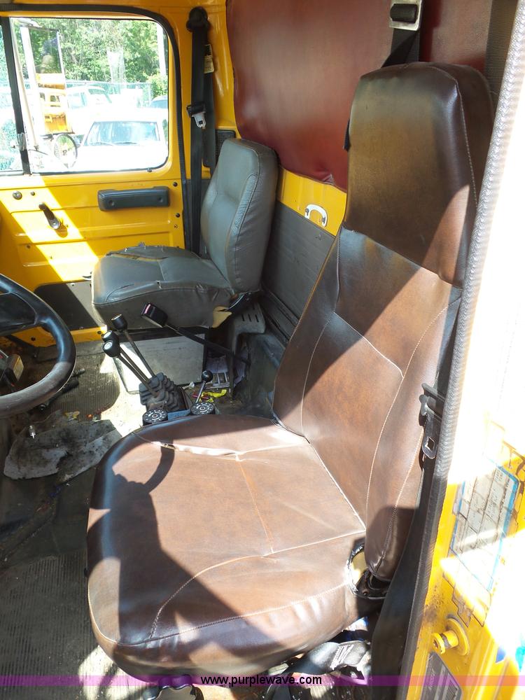 image for item K1741 1997 International 4900 dump truck