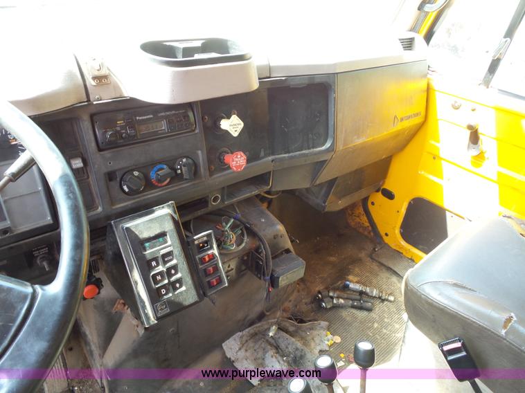 image for item K1741 1997 International 4900 dump truck