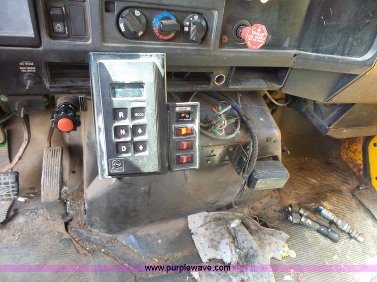 image for item K1741 1997 International 4900 dump truck