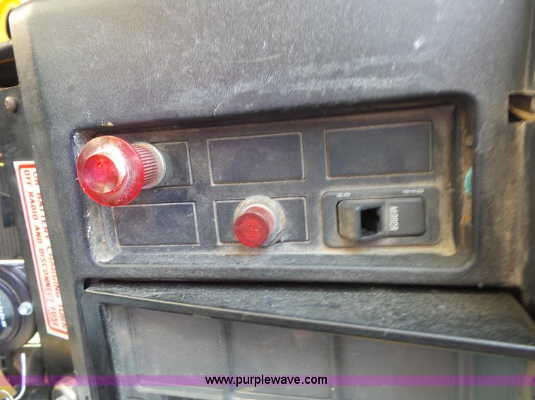 image for item K1741 1997 International 4900 dump truck