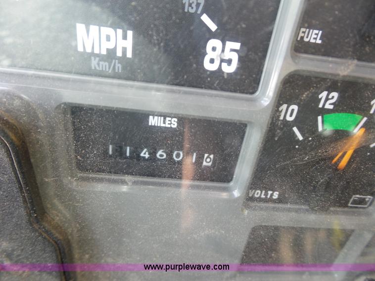 image for item K1741 1997 International 4900 dump truck