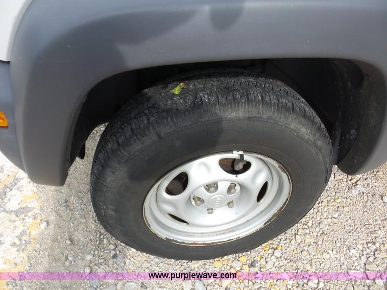 image for item K1742 2003 Jeep Liberty SUV