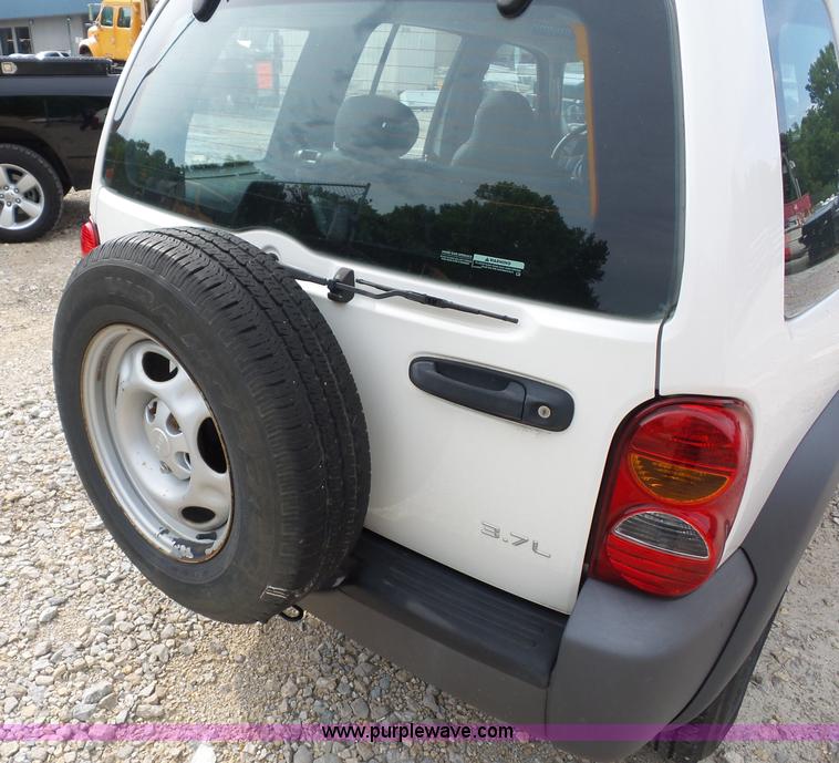 image for item K1742 2003 Jeep Liberty SUV