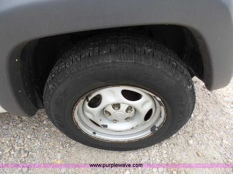 image for item K1742 2003 Jeep Liberty SUV