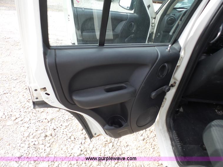 image for item K1742 2003 Jeep Liberty SUV