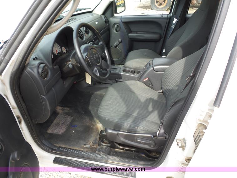 image for item K1742 2003 Jeep Liberty SUV