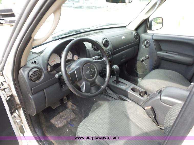 image for item K1742 2003 Jeep Liberty SUV