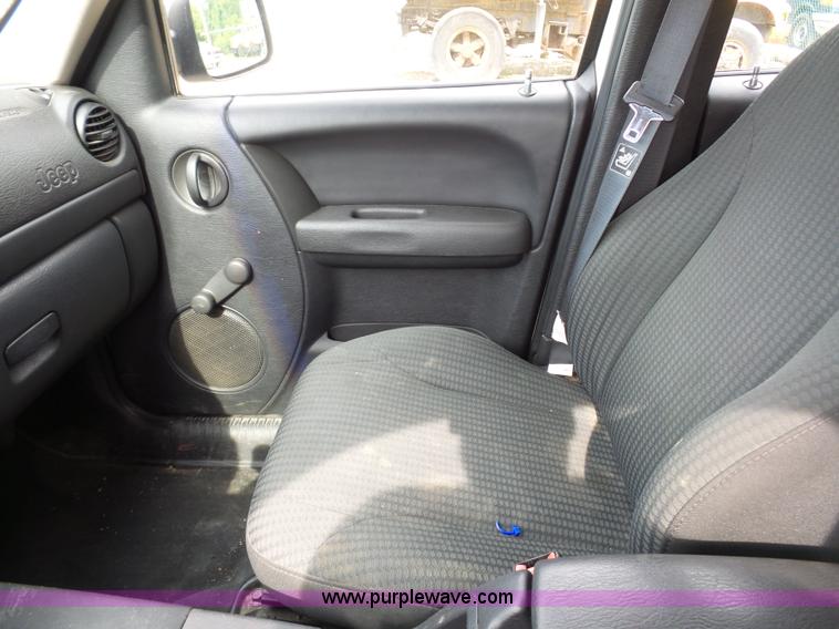 image for item K1742 2003 Jeep Liberty SUV