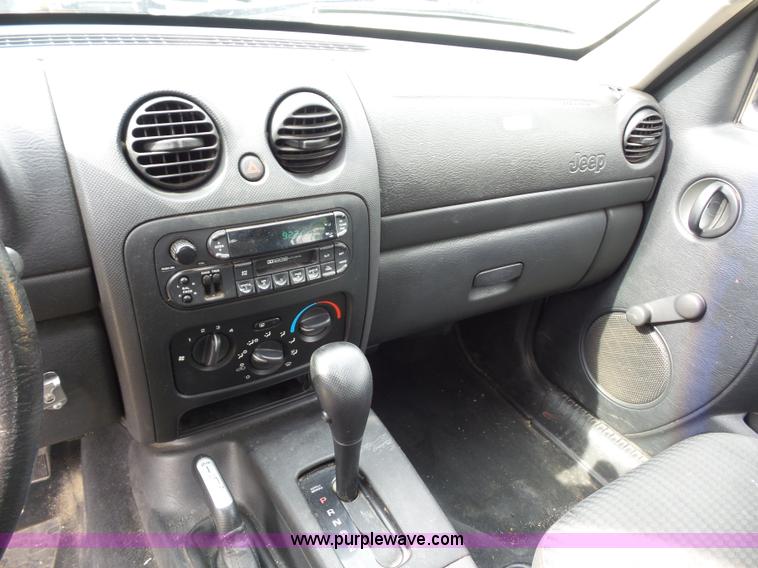 image for item K1742 2003 Jeep Liberty SUV